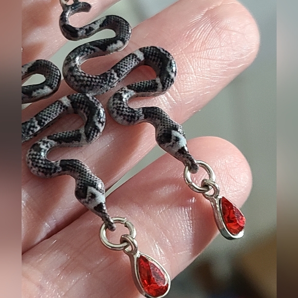 Snake earrings enamel python ? Red glass crystal blood drop can add 925 hooks - Picture 9 of 10